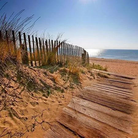 Hébergement de vacances 3 étoiles Près Des Plages, Parking, Wifi, Clim *